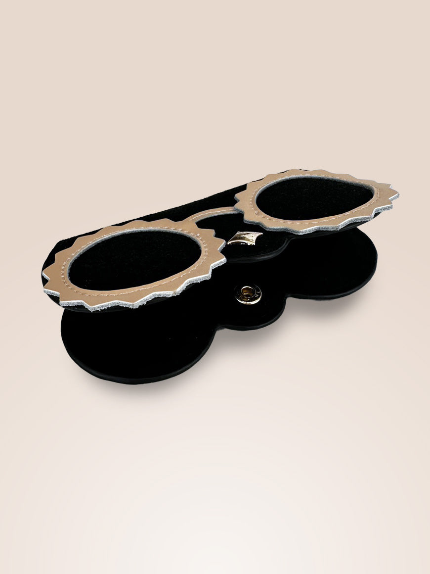 블랙 스웨이드 스타일 아이웨어 케이스 챠밍 | 선글라스 홀더